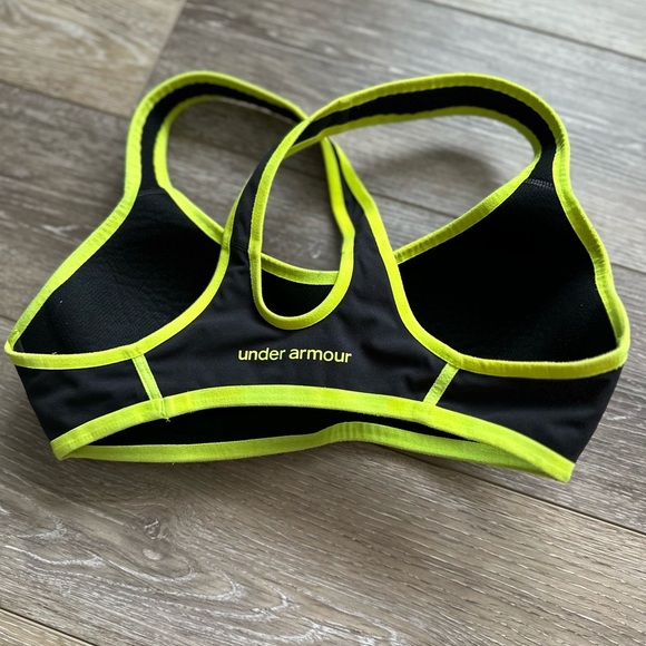 🛍️ Under Armoure Compression sports bra size 32-B - Picture 3 of 4